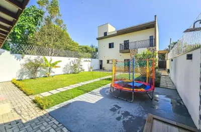 Oportunidade - Sobrado no Condomínio Lilian Schinneider no Quiririm em Taubaté SP