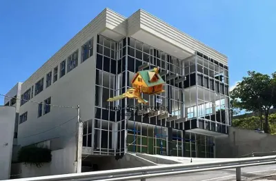 Prédio comercial de esquina com lojas e salas para locação portal dos ipês!