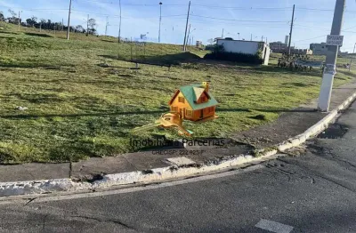 Terreno comercial 441,60m2 próximo à entrada do condomínio !