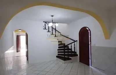 Sobrado bem conservado. bairro catiapoã - são vicente/sp.