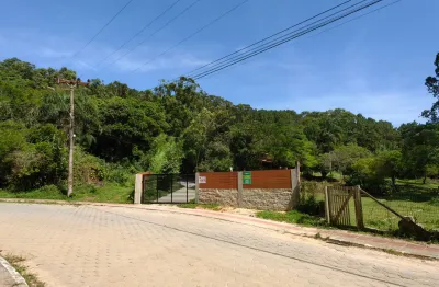 Hermosa casa rodeada de natureza perto das prais de ouvidor e vermelha.