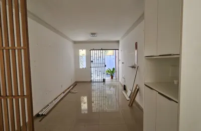 Linda Casa térrea composta de dois quartos com suíte em Lauro de Freitas Bahia