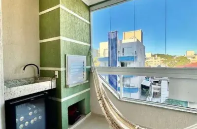 Excelente e singular apartamento mobiliado com 02 dormitórios, localizado a 300 metros do mar da praia do centro de bombinhas/sc