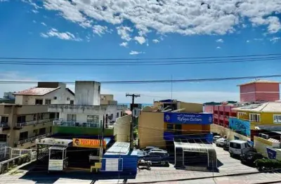 Apartamento com 03 dormitórios, com vista parcial mar, localizado na avenida principal do centro de bombinhas/sc