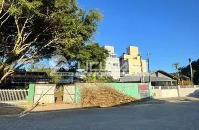 Terreno a venda na praia de bombinhas, para morar, veranear e/ou lucrar com projetos. consulte nos!