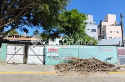 Terreno a venda na praia de Bombinhas, para morar, veranear e/ou lucrar com projetos. Consulte nos!