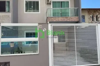 Sobrado 3 quartos + 1 suíte quadra mar no centro em navegantes - venda