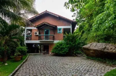 Casa com 6 quartos para alugar na Travessa Conrado Leopoldo Froes, 92, São Francisco, Niterói