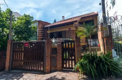 Casa com 3 quartos à venda na rua fagundes varela, 158, santo antônio, porto alegre, 400 m2 por r$ 1.100.000