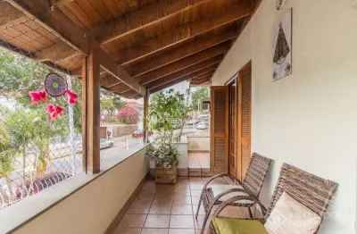 Casa com 3 quartos à venda na rua caldre e fião, 31, santo antônio, porto alegre, 252 m2 por r$ 900.000