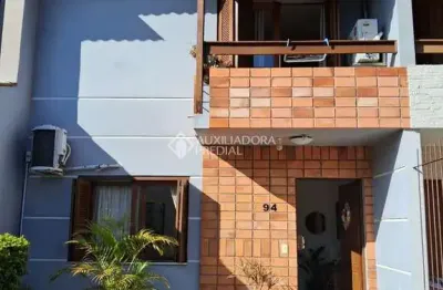 Casa com 2 quartos à venda na rua norival paranaguá de andrade, 94, hípica, porto alegre, 188 m2 por r$ 370.000