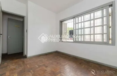 Apartamento com 2 quartos à venda na rua doutor voltaire pires, 334, santo antônio, porto alegre, 43 m2 por r$ 200.000