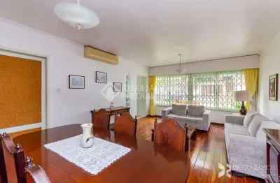 Casa com 4 quartos à venda na rua matias josé bins, 514, três figueiras, porto alegre, 442 m2 por r$ 1.586.000