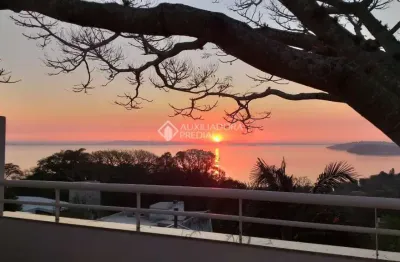 Casa em condomínio fechado com 3 quartos à venda na rua dos guaranis, 360, espírito santo, porto alegre, 195 m2 por r$ 790.000