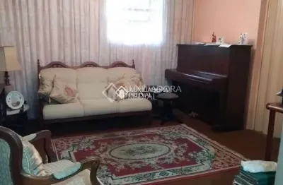 Casa com 3 quartos à venda na rua afonso pena, 59, azenha, porto alegre, 212 m2 por r$ 821.000