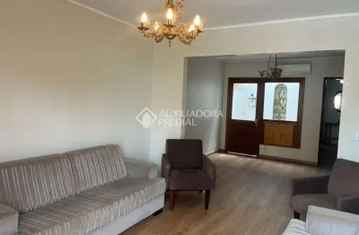 Casa com 3 quartos à venda na rua doutor álvaro sérgio masera, 50, medianeira, porto alegre, 148 m2 por r$ 700.000