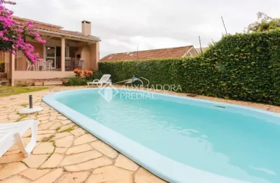 Casa com 3 quartos à venda na rua césar de castro, 163, teresópolis, porto alegre, 249 m2 por r$ 780.000