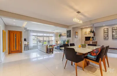 Casa com 3 quartos à venda na rua professor fernando carneiro, 290, três figueiras, porto alegre, 360 m2 por r$ 1.790.000