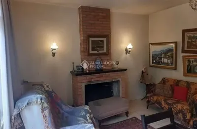 Casa com 3 quartos à venda na rua sargento nicolau dias de farias, 50, tristeza, porto alegre, 212 m2 por r$ 1.050.000