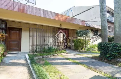 Casa com 7 quartos à venda na rua estácio de sá, 332, chácara das pedras, porto alegre, 470 m2 por r$ 1.544.000
