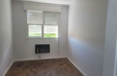 Apartamento com 2 quartos à venda na travessa escobar, 529, camaquã, porto alegre, 48 m2 por r$ 166.000