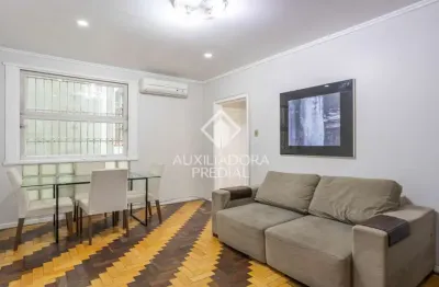 Apartamento com 2 quartos à venda na praça conde de porto alegre, 77, centro histórico, porto alegre, 48 m2 por r$ 369.000