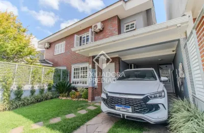 Casa com 3 quartos à venda na rua ivo walter kern, 320, hípica, porto alegre, 133 m2 por r$ 740.000