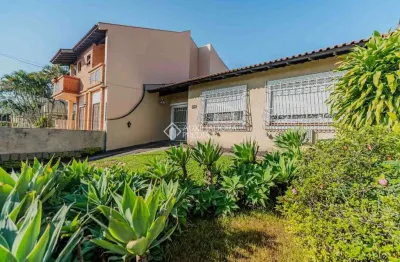 Casa com 3 quartos à venda na rua curupaiti, 806, cristal, porto alegre, 212 m2 por r$ 990.000