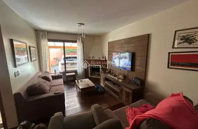 Casa em condomínio fechado com 3 quartos à venda na rua doutor armando barbedo, 1161, tristeza, porto alegre, 176 m2 por r$ 1.200.000