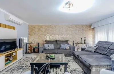 Casa com 3 quartos à venda na rua doutor campos velho, 1010, cristal, porto alegre, 420 m2 por r$ 989.000