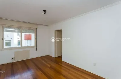 Apartamento com 2 quartos à venda na rua marquês do pombal, 1469, moinhos de vento, porto alegre, 74 m2 por r$ 470.000