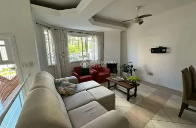 Casa com 3 quartos à venda na rua doutor castro de menezes, 1041, vila assunção, porto alegre, 160 m2 por r$ 550.000