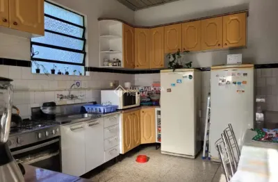 Casa com 2 quartos à venda na rua engenheiro walter boehl, 635, vila ipiranga, porto alegre, 330 m2 por r$ 649.000