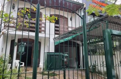 Casa com 5 quartos à venda na rua felipe de oliveira, 596, petrópolis, porto alegre, 400 m2 por r$ 1.990.000