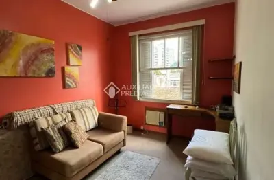 Apartamento com 2 quartos à venda na rua tiradentes, 318, independência, porto alegre, 74 m2 por r$ 300.000