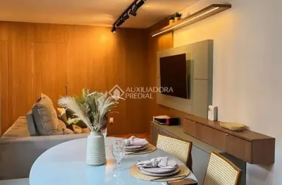 Apartamento com 3 quartos à venda na rua liberdade, 204, rio branco, porto alegre, 73 m2 por r$ 680.000
