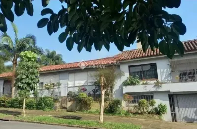 Casa com 5 quartos à venda na rua matias josé bins, 620, três figueiras, porto alegre, 360 m2 por r$ 1.650.000
