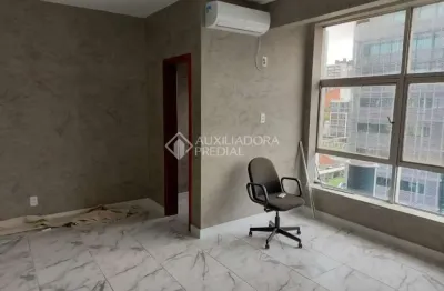 Sala comercial à venda na avenida nova york, 10, auxiliadora, porto alegre, 29 m2 por r$ 200.000