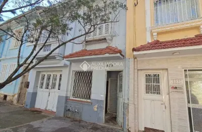 Casa com 3 quartos à venda na rua são carlos, 578, floresta, porto alegre, 216 m2 por r$ 780.000