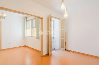 Apartamento com 2 quartos à venda na avenida bastian, 55, menino deus, porto alegre, 58 m2 por r$ 212.000