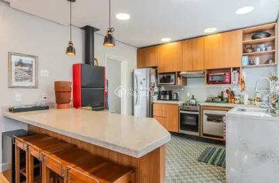 Casa com 4 quartos à venda na rua eurico lara, 539, medianeira, porto alegre, 231 m2 por r$ 880.000