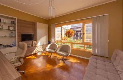Casa com 3 quartos à venda na rua de souza júnior, 84, medianeira, porto alegre, 291 m2 por r$ 850.000