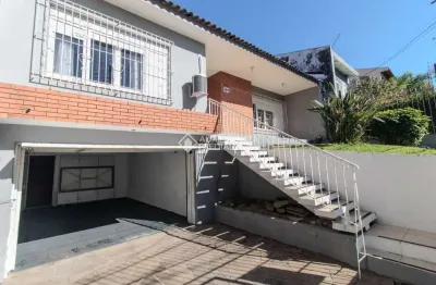 Casa com 3 quartos à venda na rua coronel tisiano f. de leoni, 290, coronel aparício borges, porto alegre, 182 m2 por r$ 680.000