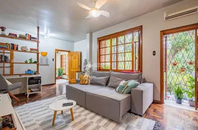 Casa com 6 quartos à venda na rua doutor lauro de oliveira, 239, rio branco, porto alegre, 400 m2 por r$ 1.300.000