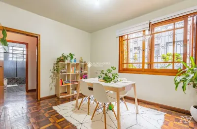Casa com 6 quartos à venda na rua doutor lauro de oliveira, 239, rio branco, porto alegre, 400 m2 por r$ 1.300.000