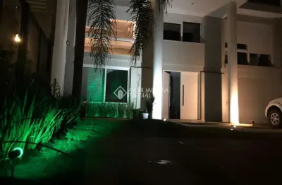 Casa com 3 quartos à venda na avenida cairu, 601, navegantes, porto alegre, 408 m2 por r$ 1.990.000