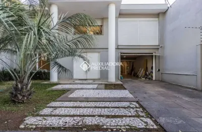 Casa com 3 quartos à venda na avenida cairu, 601, navegantes, porto alegre, 408 m2 por r$ 1.990.000