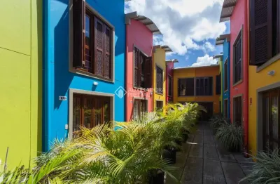 Casa em condomínio fechado com 2 quartos à venda na Rua Ângelo Crivellaro, 105, Jardim do Salso, Porto Alegre, 66 m2 por R$ 260.000