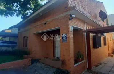 Casa em condomínio fechado com 3 quartos à venda na rua fonseca guimarães, 72, medianeira, porto alegre, 320 m2 por r$ 759.050