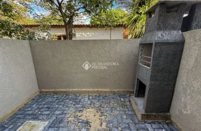 Casa em condomínio fechado com 2 quartos à venda na rua miguel ascoleze, 125, vila nova, porto alegre, 60 m2 por r$ 319.000